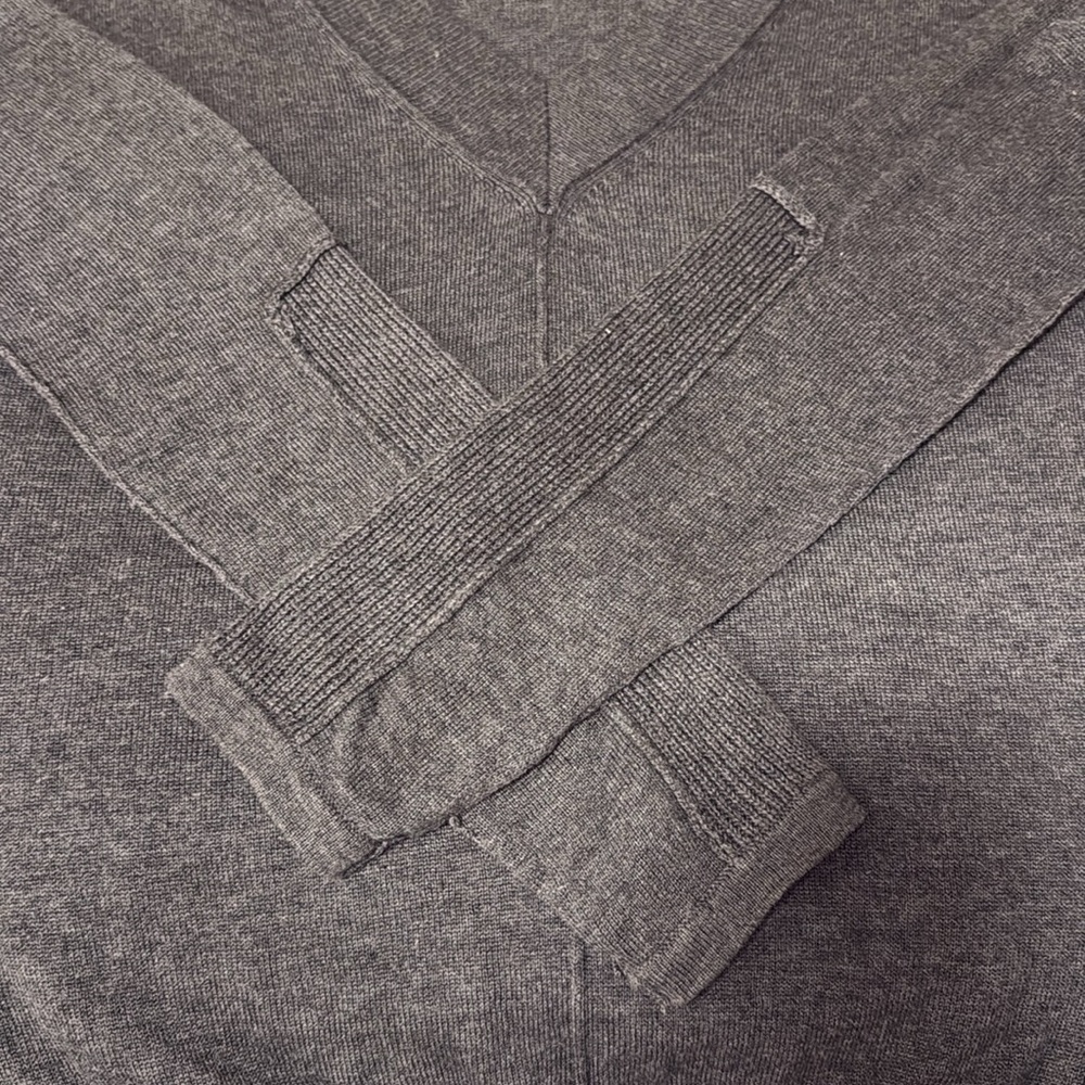 Feel the Piece XS/S Charcoal Grey V neck sweater with thumb holes Fit a Med too - Picture 6 of 6